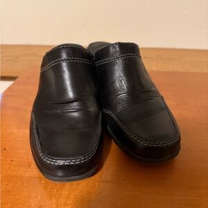Clark’s Womens Black Leather Slip-On Shoes